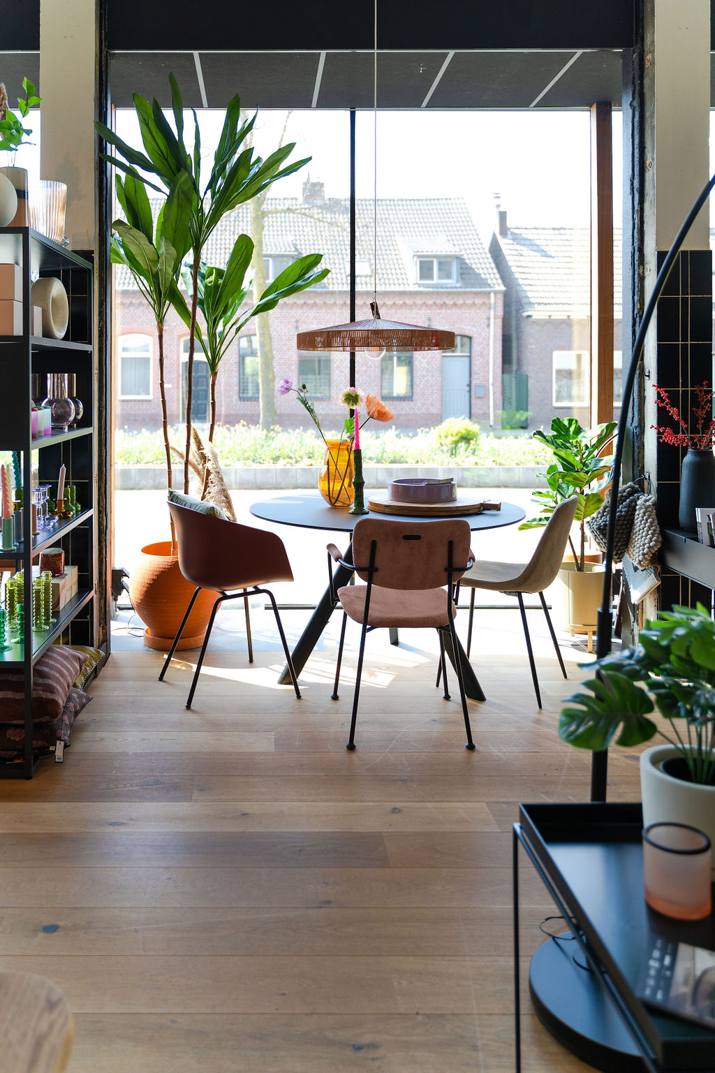 de frisfabriek meubel winkel panningen ronde tafel